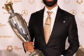 开云-萨拉赫重返赛场，刷新纪录首场状态出色，切尔西观众沸腾！比赛高潮迭起的简单介绍