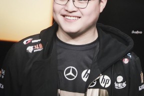 开云平台-Uzi官方宣布晋级下一阶段新规，RNG引发争议！观众掌声雷动的简单介绍